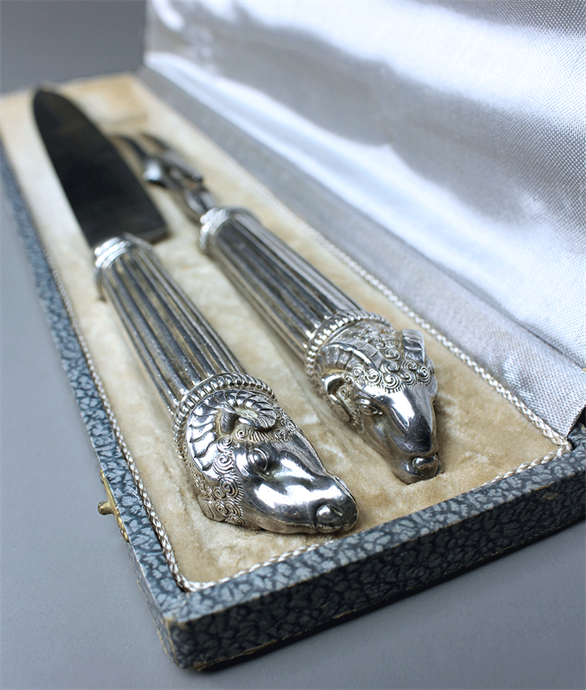 Picture of CA0594 Fine early 19th century silver carving set in the manner of Thomas Hope