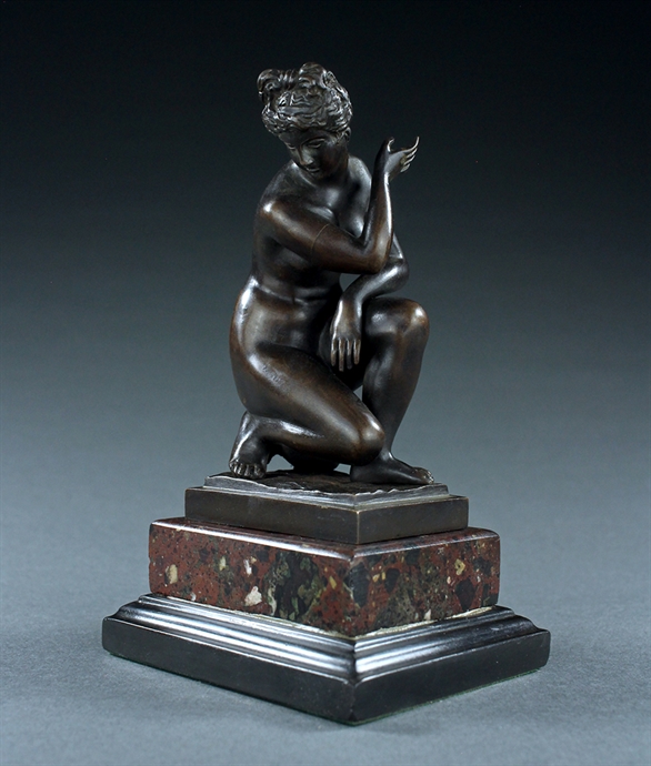 Picture of CA0375 Grand Tour cabinet bronze of the crouching Venus